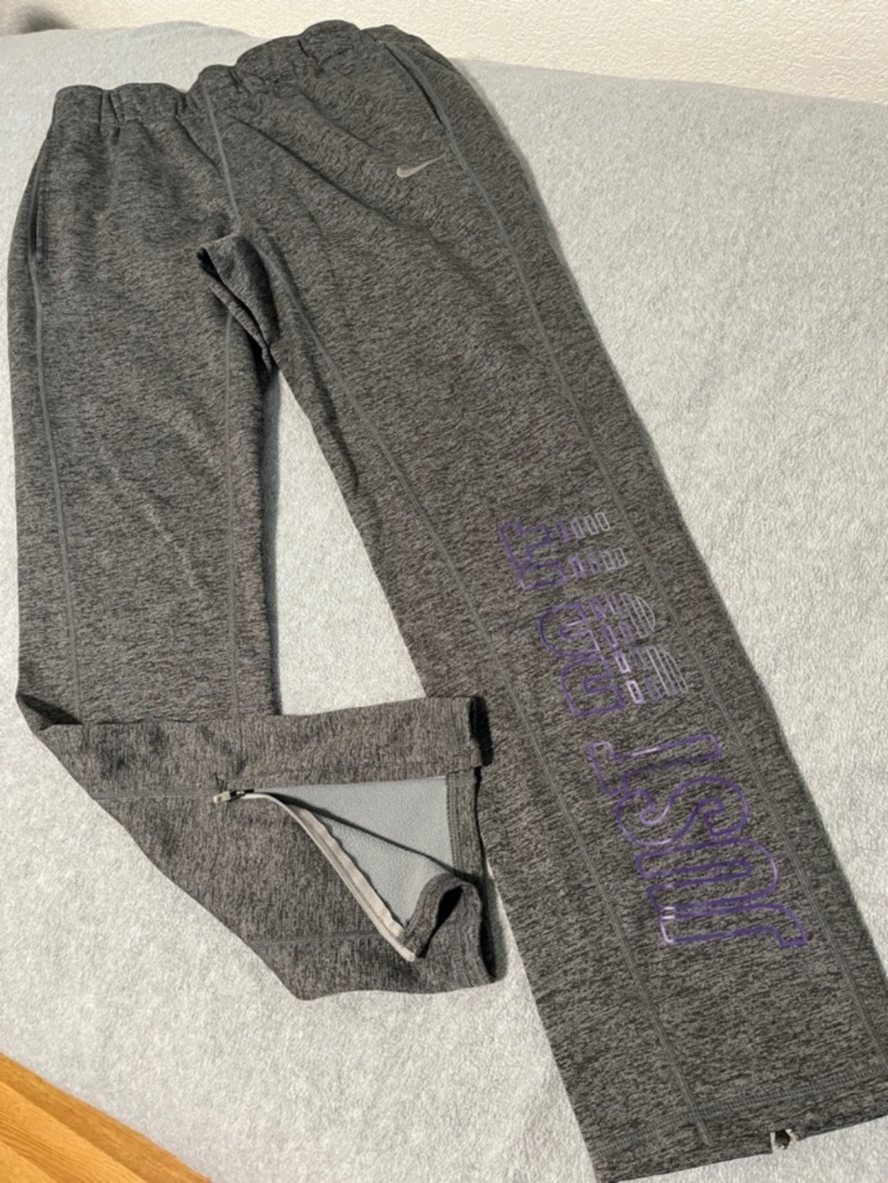 Womens Nike Therma Fit Athletic Pants Medium Zip Hem Workout Active Athleisure